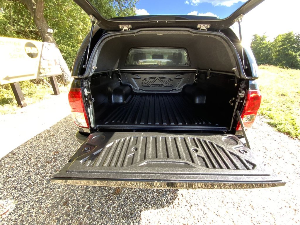 Used Toyota Hilux 2023 for sale - 75553980: Photo 48