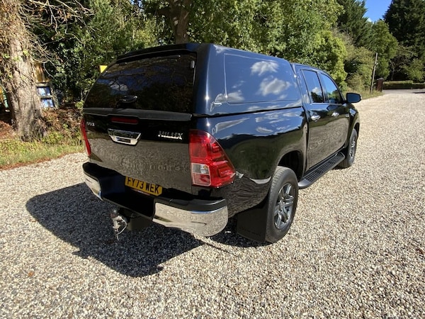 Used Toyota Hilux 2023 for sale - 75553980: Photo 4