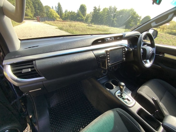 Used Toyota Hilux 2023 for sale - 75553980: Photo 50