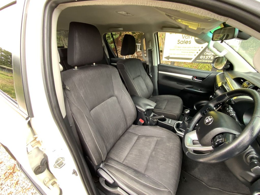 Used Toyota Hilux 2021 for sale - 76710918: Photo 26