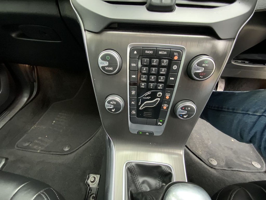 Used Volvo V40 2014 for sale - 75597295: Photo 24