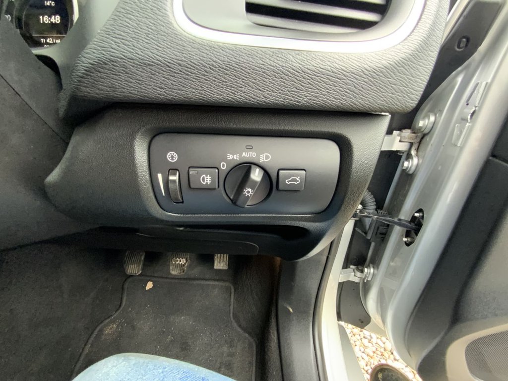 Used Volvo V40 2014 for sale - 75597295: Photo 34