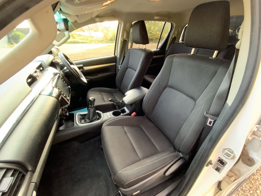 Used Toyota Hilux 2023 for sale - 76338646: Photo 11