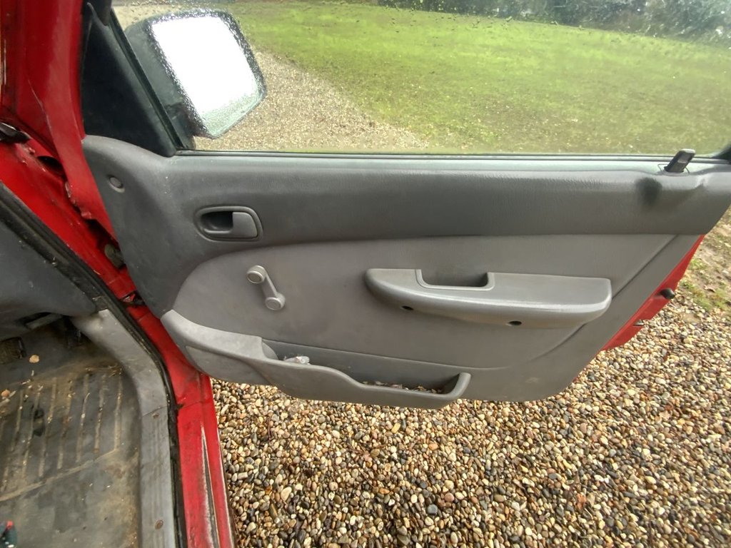 Used Mazda B2500 1999 for sale - 76474679: Photo 17