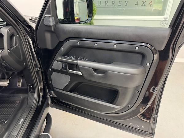 Used Land Rover Defender 110 2021 for sale - 75571770: Photo 25