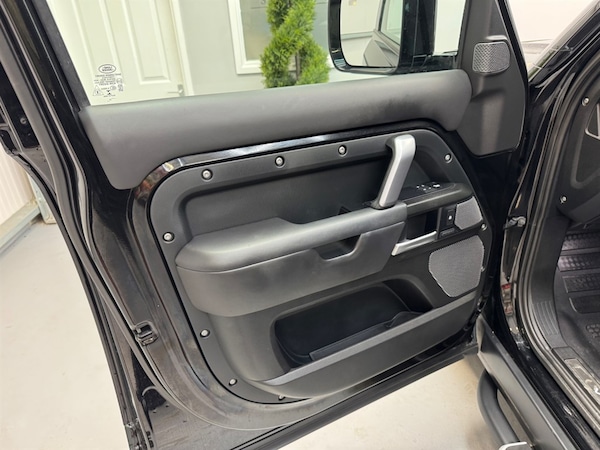 Used Land Rover Defender 110 2021 for sale - 75571770: Photo 28