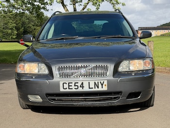 Used Volvo V70 2004 for sale - 78825896: Photo