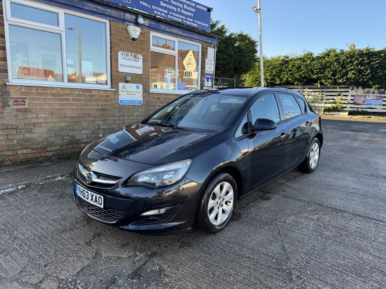 Used Vauxhall Astra 2013 for sale - 77162241: Photo 2