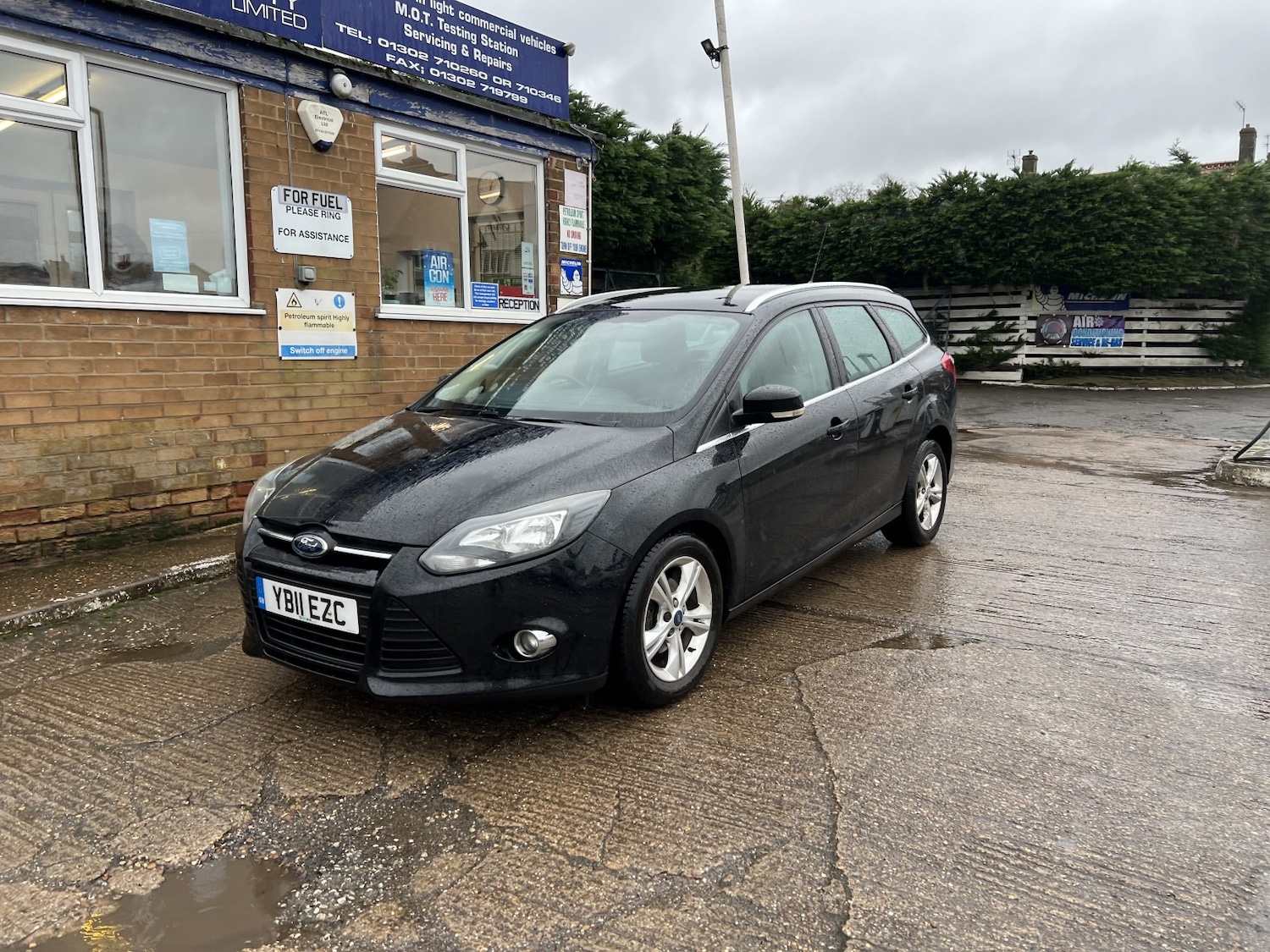 Used Ford Focus 2011 for sale - 77342663: Photo 2