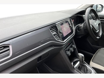 Used Volkswagen T-Roc 2021 for sale - 77413640: Photo