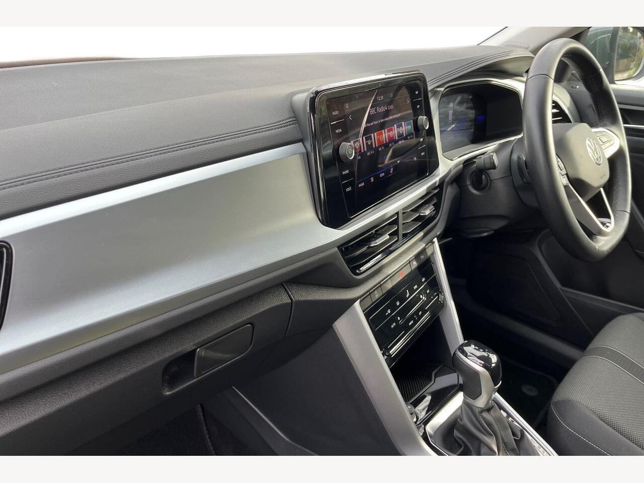 Used Volkswagen T-Roc 2023 for sale - 77588145: Photo 2