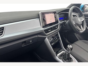 Used Volkswagen T-Roc 2023 for sale - 77042707: Photo