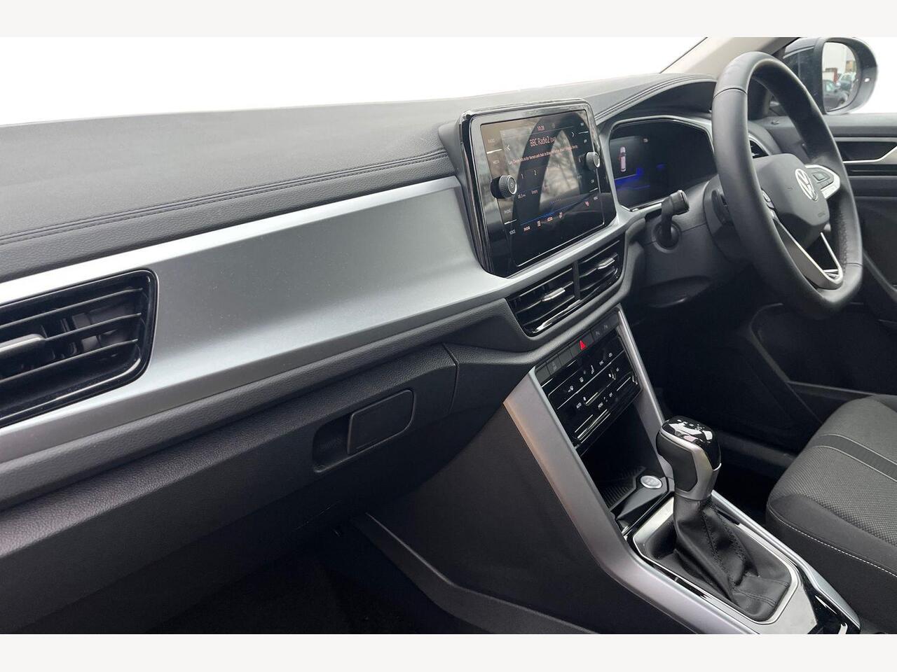 Used Volkswagen T-Roc 2025 for sale - 77042700: Photo 2