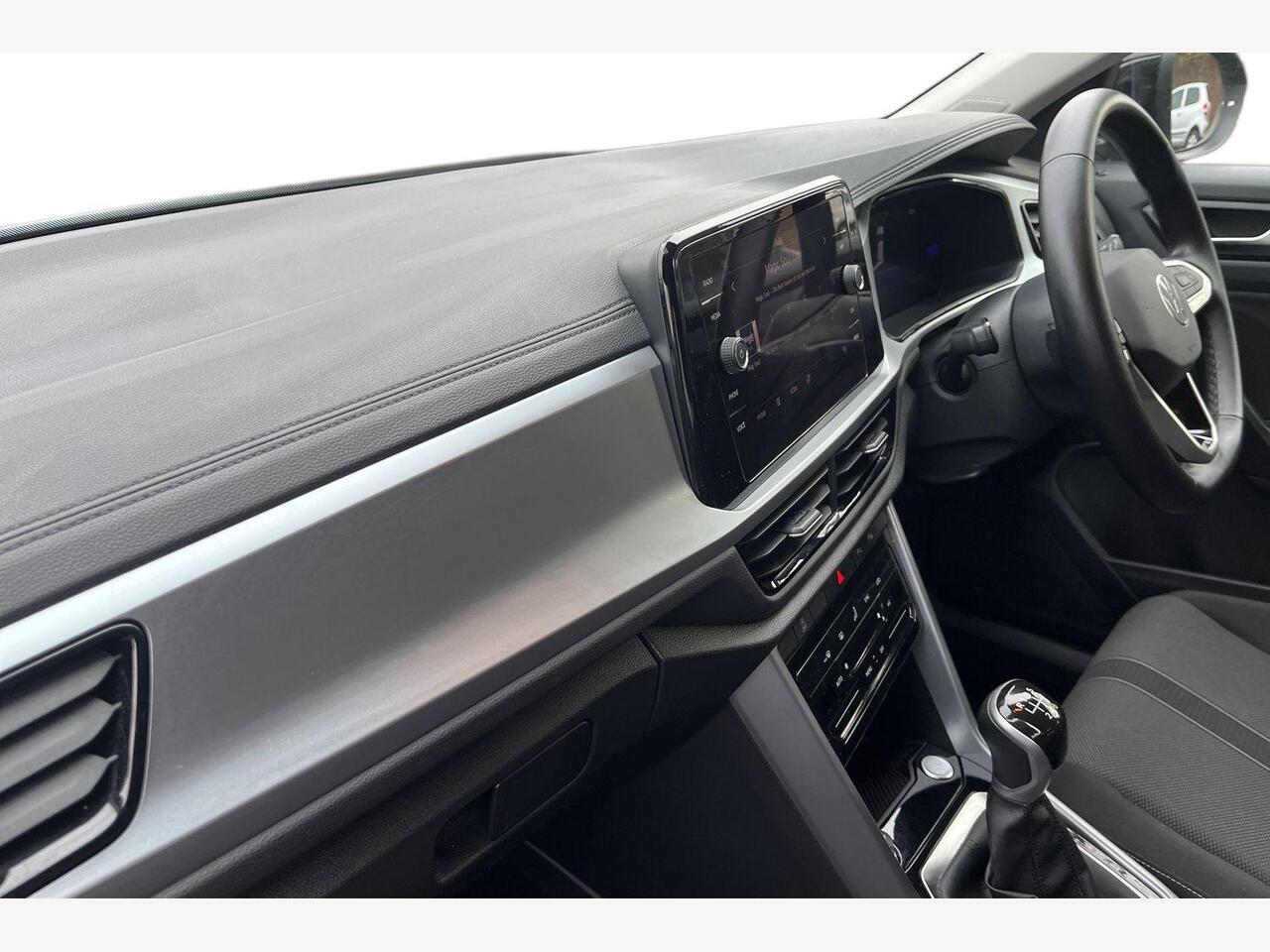 Used Volkswagen T-Roc 2024 for sale - 76966337: Photo 2