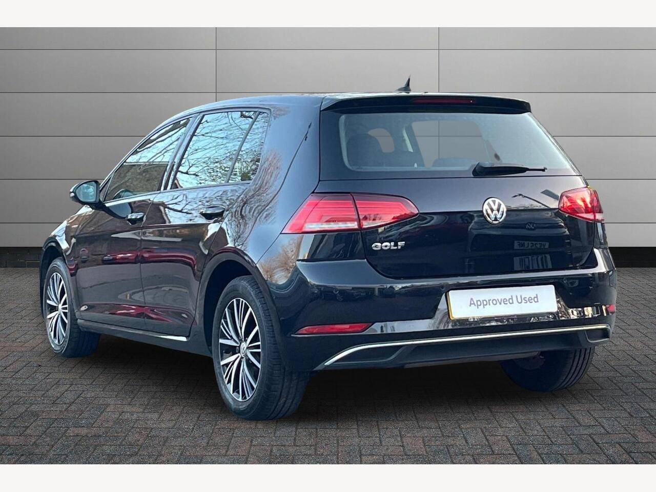 Used Volkswagen Golf 2018 for sale - 76673435: Photo 3