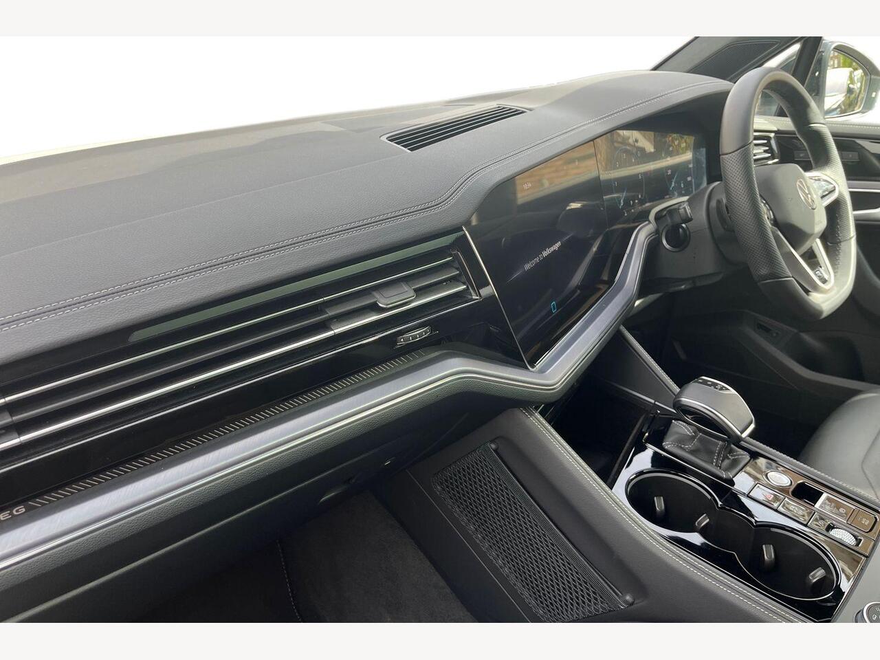 Used Volkswagen Touareg 2024 for sale - 78213810: Photo 2