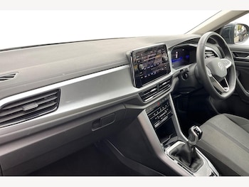 Used Volkswagen T-Roc 2023 for sale - 76772823: Photo