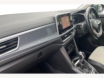 Used Volkswagen T-Roc 2023 for sale - 77698007: Photo