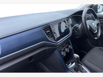 Used Volkswagen T-Roc 2021 for sale - 77927115: Photo