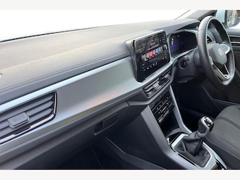 Used Volkswagen T-Roc 2022 for sale - 76674439: Photo