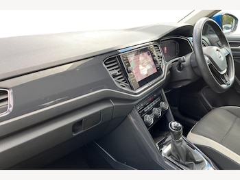 Used Volkswagen T-Roc 2018 for sale - 76673670: Photo