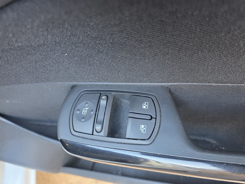 Used Vauxhall Corsa 2014 for sale - 77616008: Photo 39