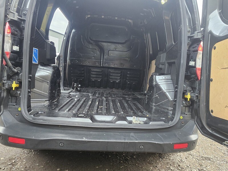 Used Ford Transit Courier 2020 for sale - 76362699: Photo 25