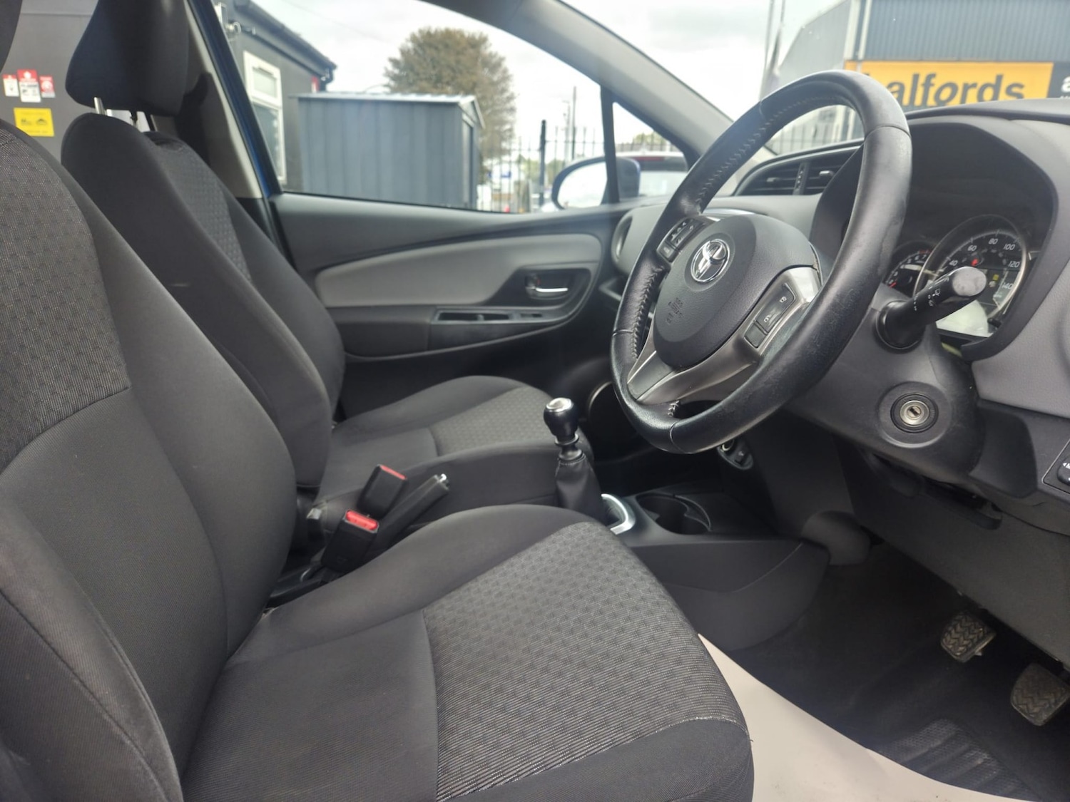 Used Toyota Yaris 2015 for sale - 76211839: Photo 12