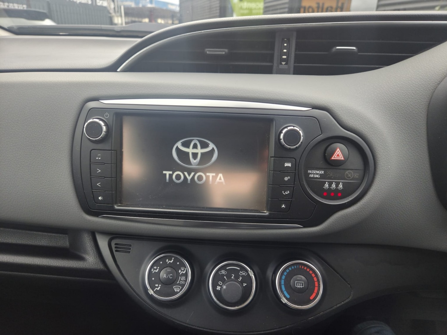 Used Toyota Yaris 2015 for sale - 76211839: Photo 21
