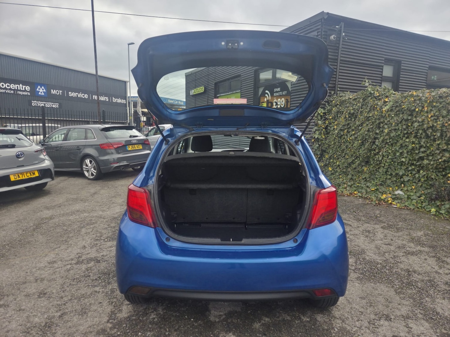 Used Toyota Yaris 2015 for sale - 76211839: Photo 31