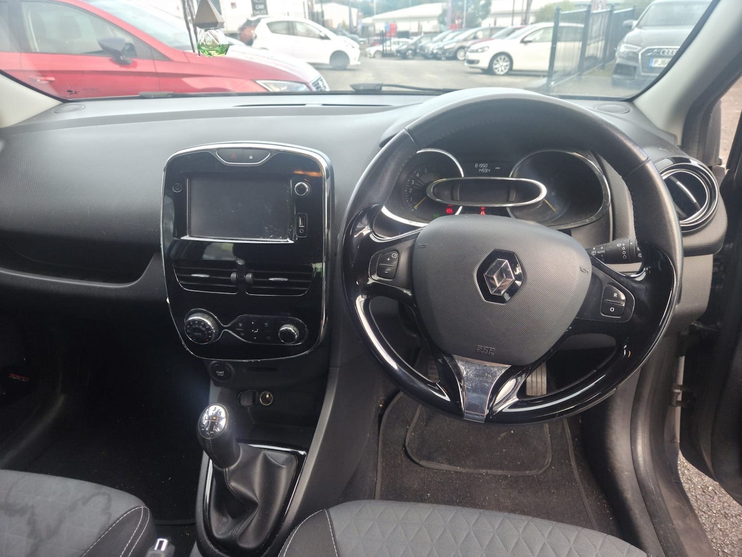 Used Renault Clio 2014 for sale - 76376915: Photo 9