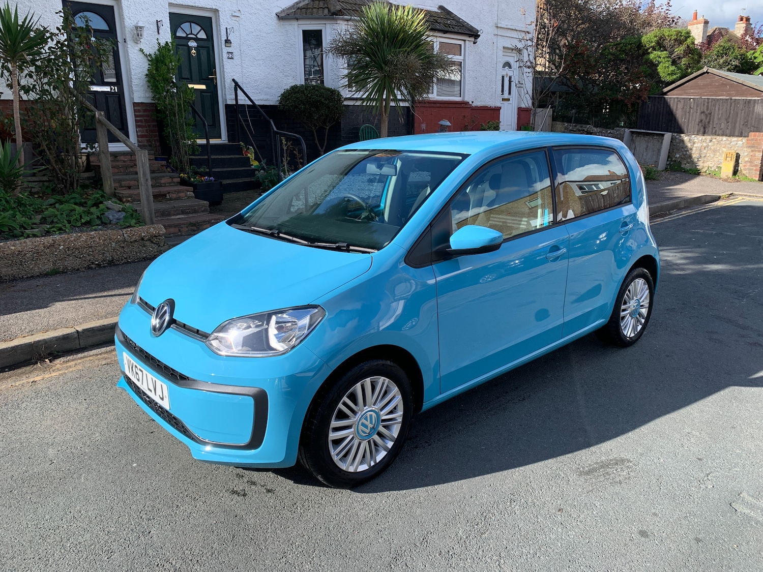 Used Volkswagen up! 2017 for sale - 77113145: Photo 2