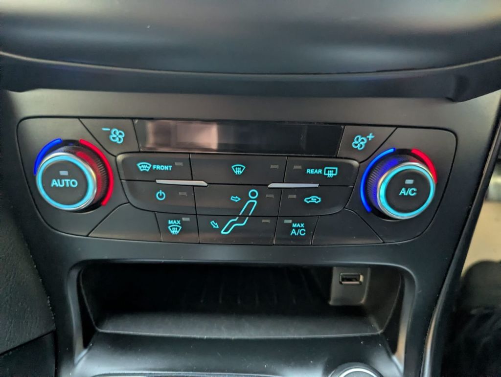 Used Ford Focus 2018 for sale - 76891927: Photo 15