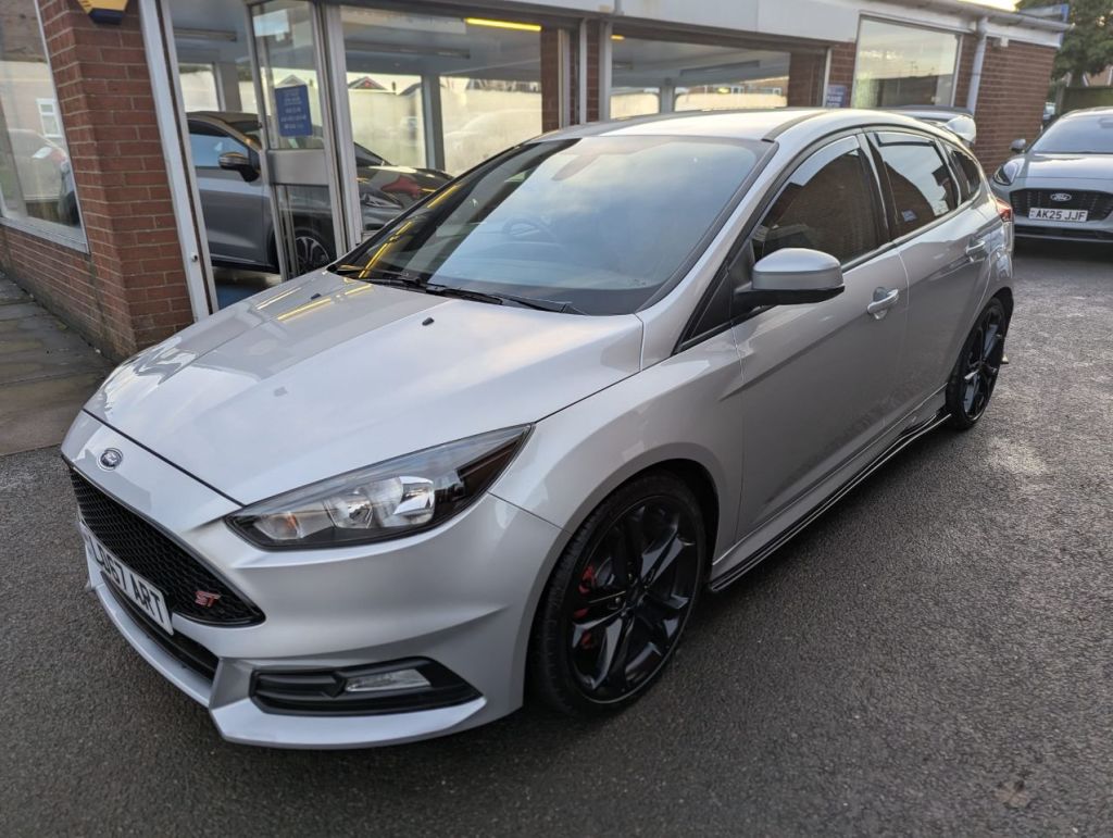Used Ford Focus 2018 for sale - 76891927: Photo 2