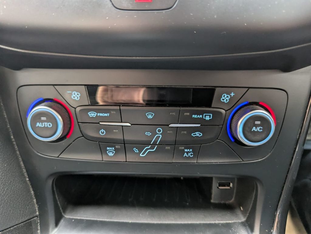 Used Ford Focus 2015 for sale - 76531271: Photo 11