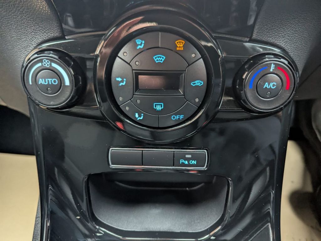Used Ford Fiesta 2015 for sale - 76025998: Photo 14