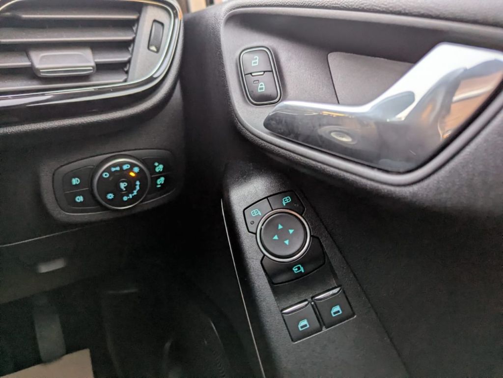 Used Ford Fiesta 2018 for sale - 76904820: Photo 11