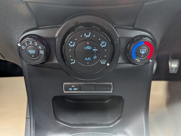 Used Ford Fiesta 2017 for sale - 76235229: Photo 11