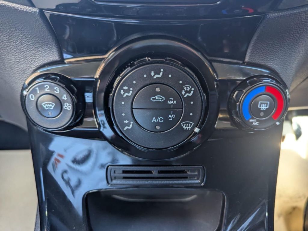 Used Ford Fiesta 2015 for sale - 76706312: Photo 12