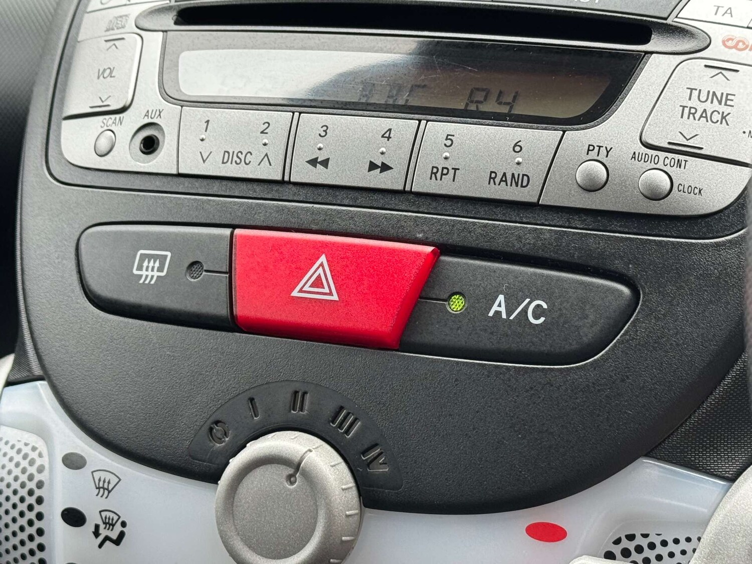 Used Peugeot 107 2014 for sale - 77506871: Photo 22