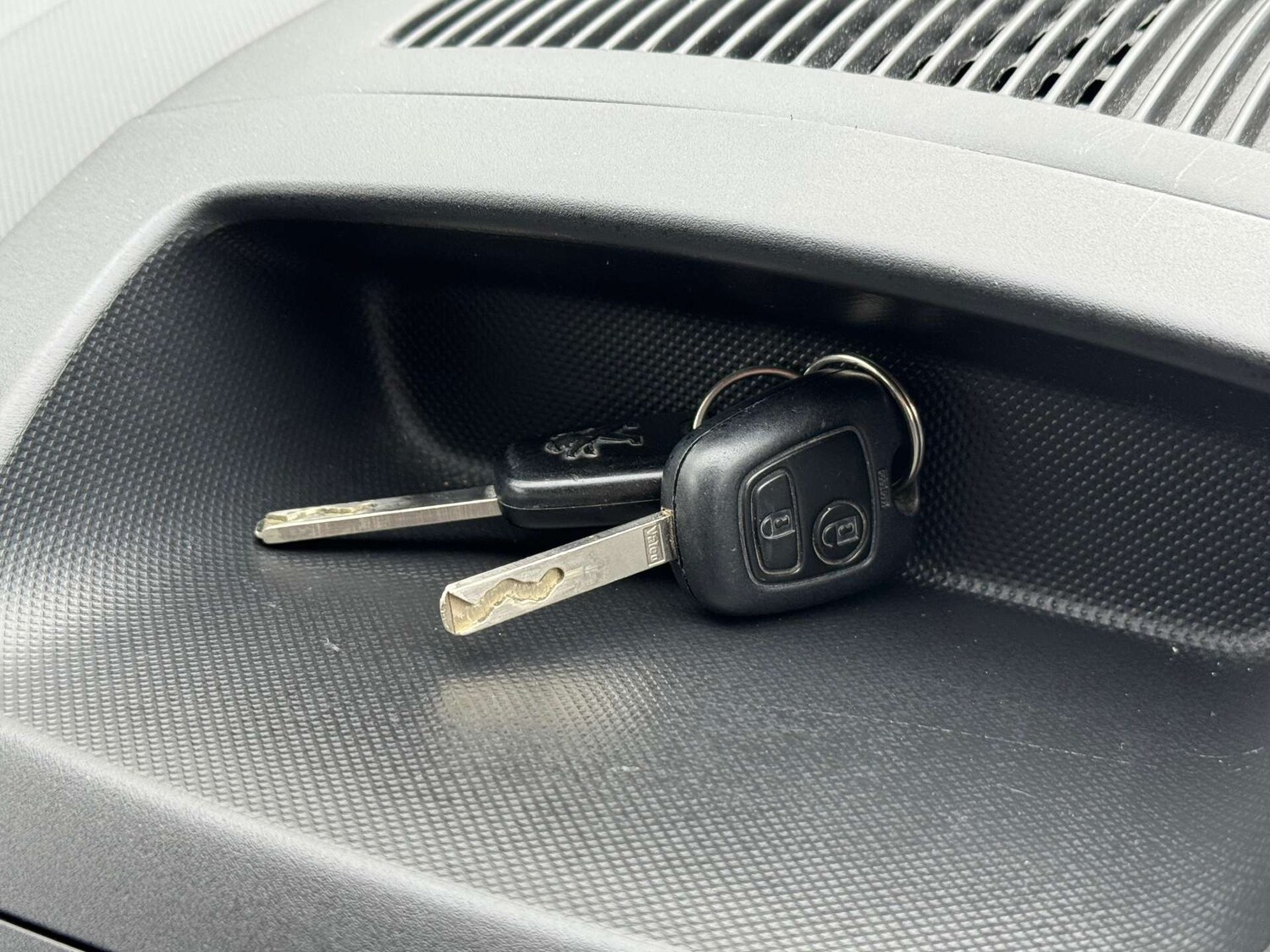 Used Peugeot 107 2014 for sale - 77506871: Photo 27