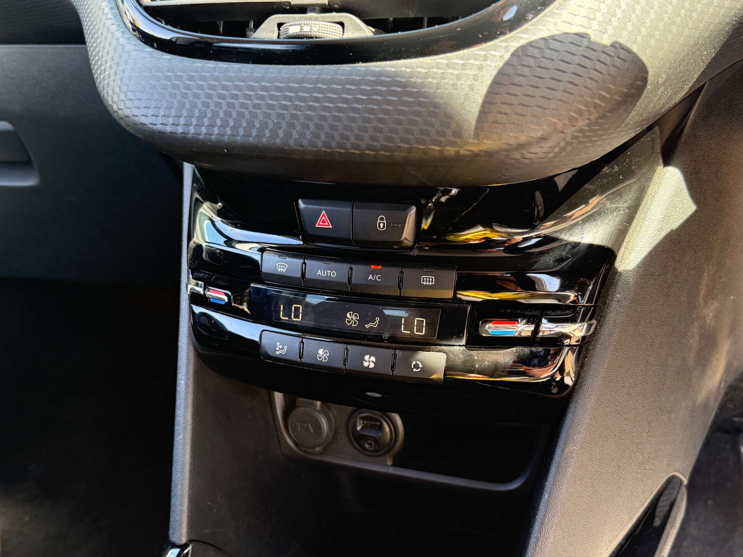 Used Peugeot 2008 2017 for sale - 76481383: Photo 22