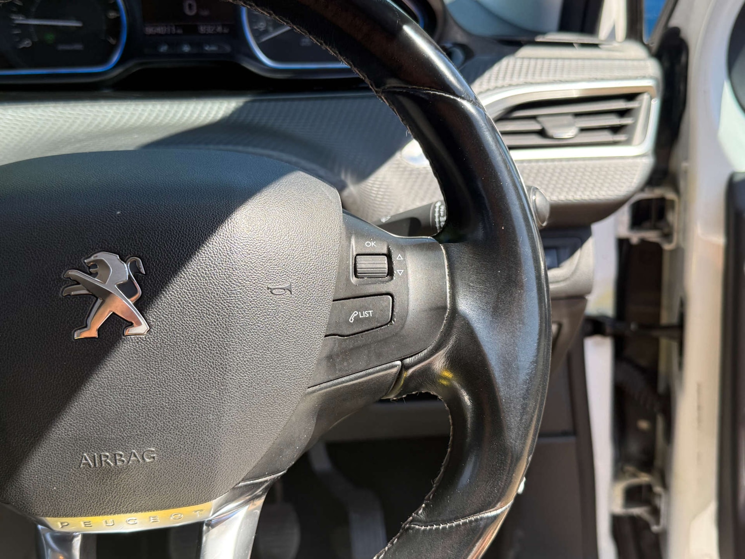 Used Peugeot 2008 2017 for sale - 76481383: Photo 27