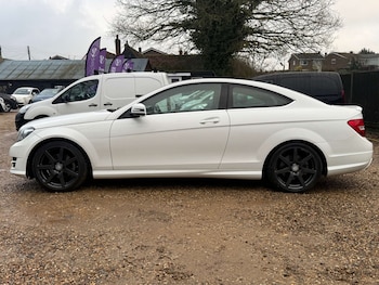 Used Mercedes-Benz C Class 2015 for sale - 77630687: Photo