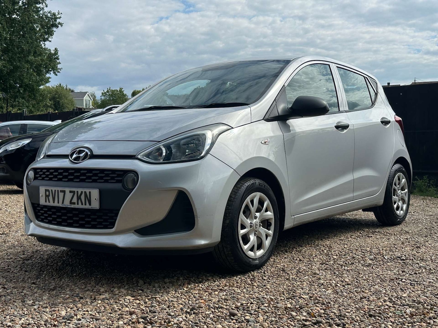 Used Hyundai i10 2017 for sale - 76481408: Photo 3