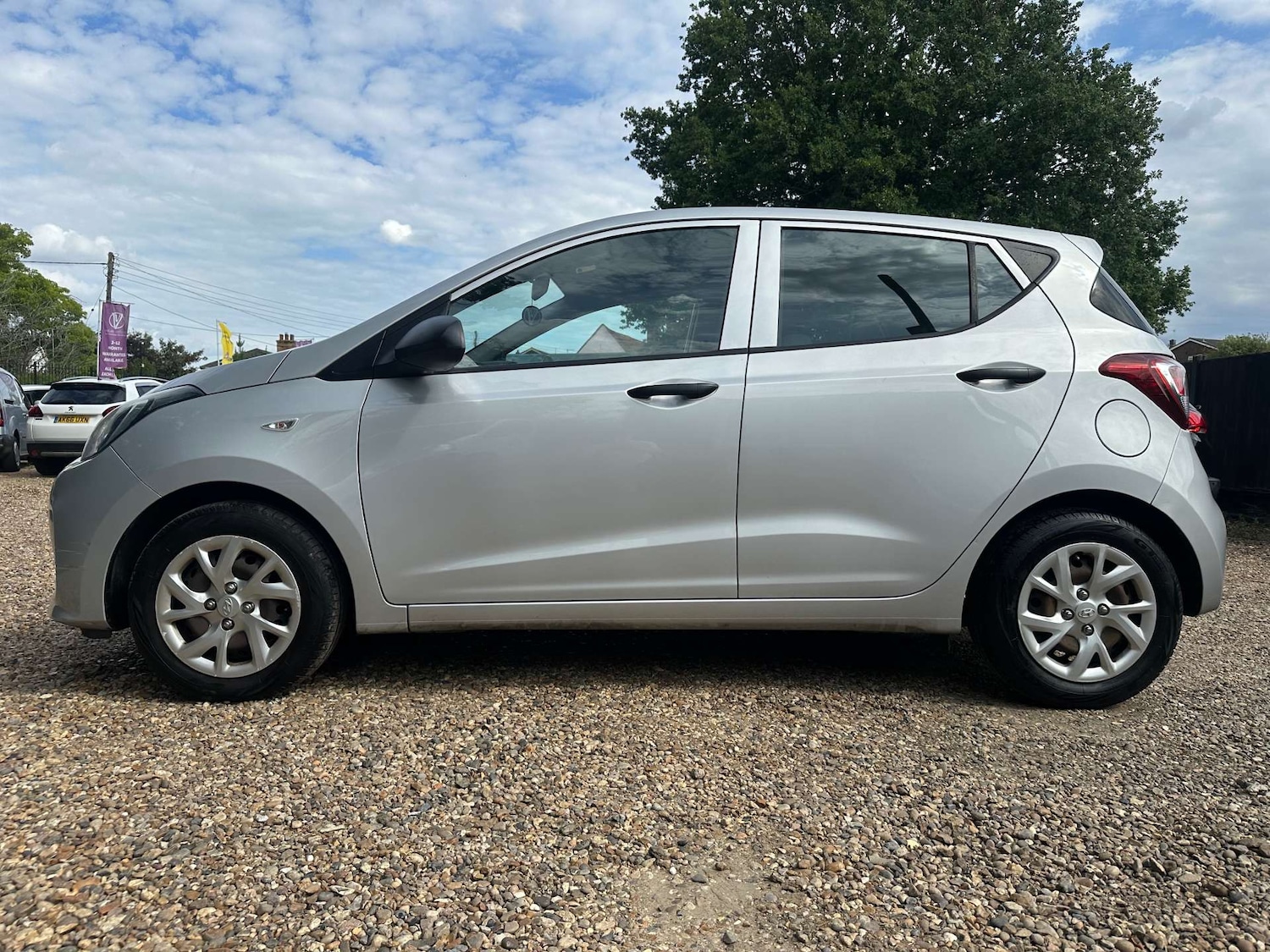 Used Hyundai i10 2017 for sale - 76481408: Photo 4