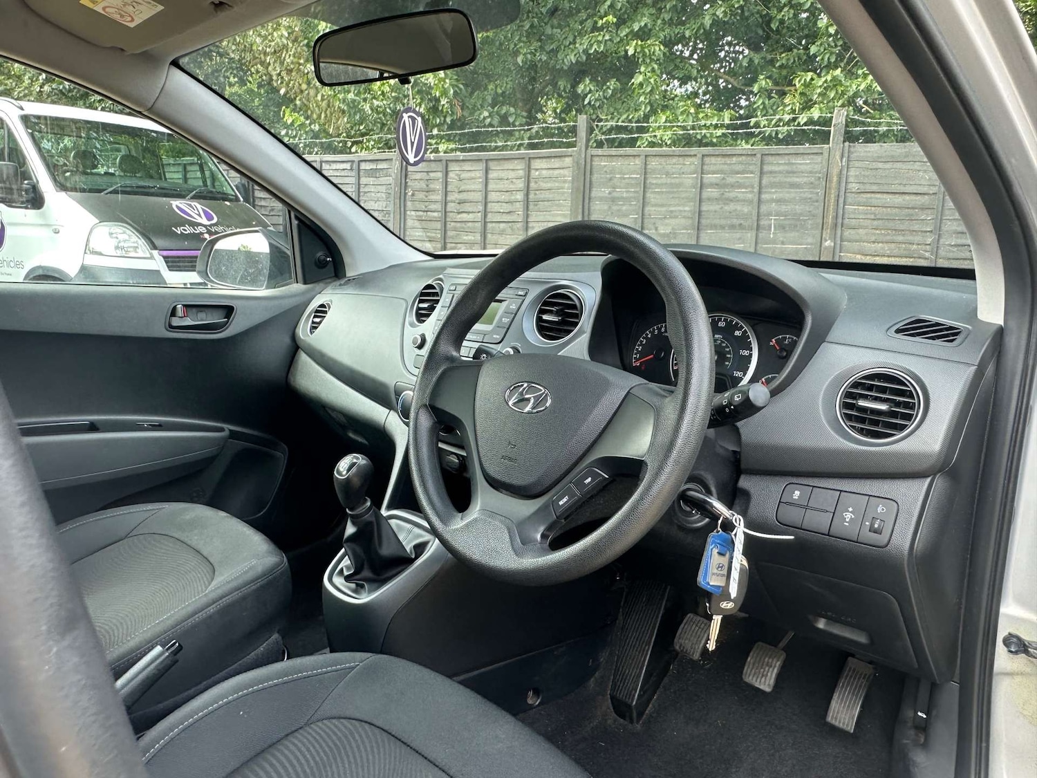 Used Hyundai i10 2017 for sale - 76481408: Photo 9