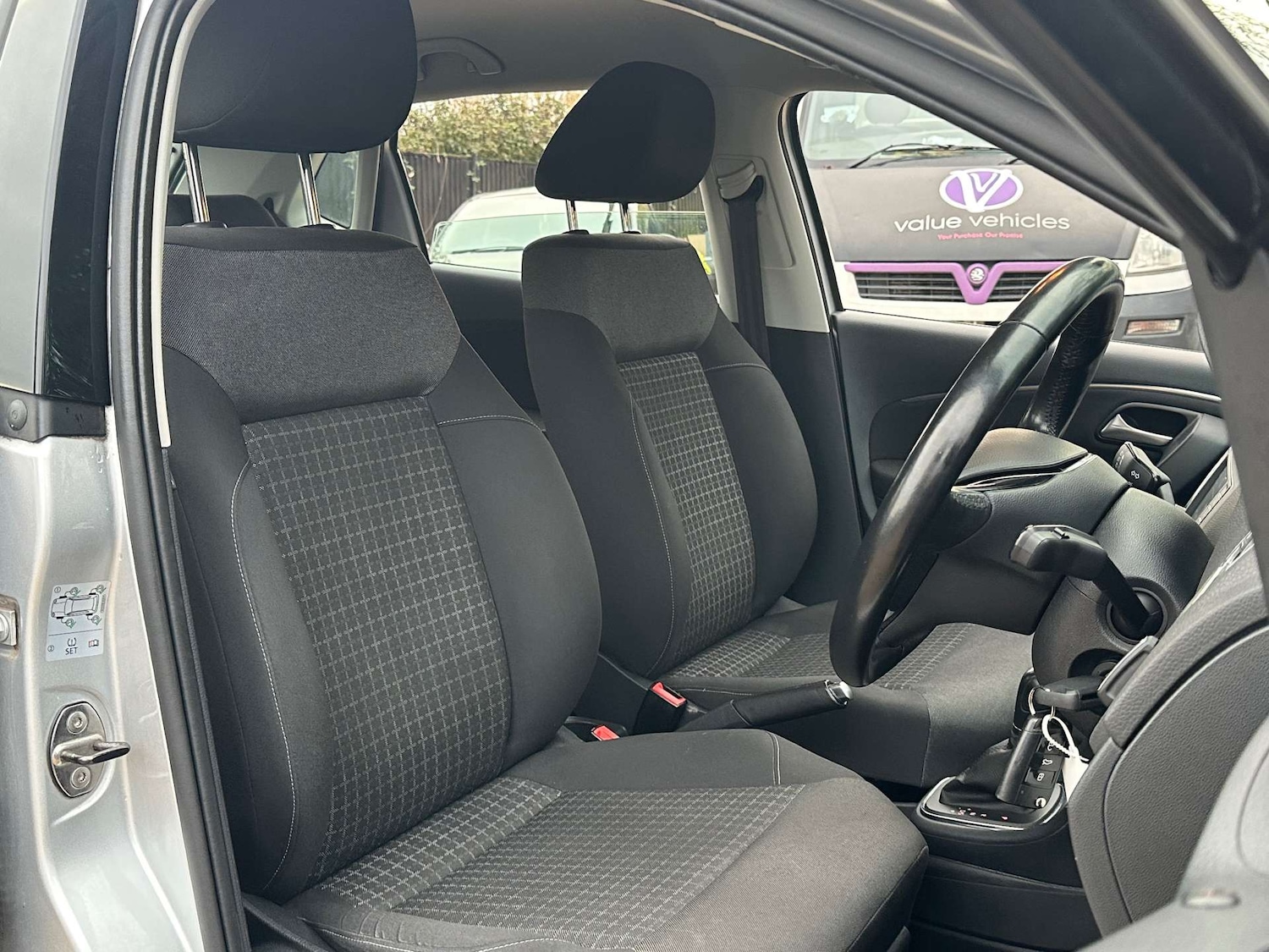 Used Volkswagen Polo 2015 for sale - 76881583: Photo 11