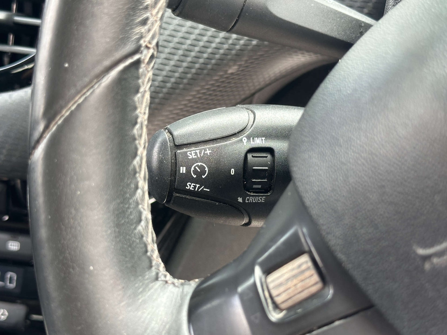 Used Peugeot 2008 2014 for sale - 76023346: Photo 23