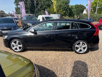 Used Volvo V60 2017 for sale - 78801719: Photo